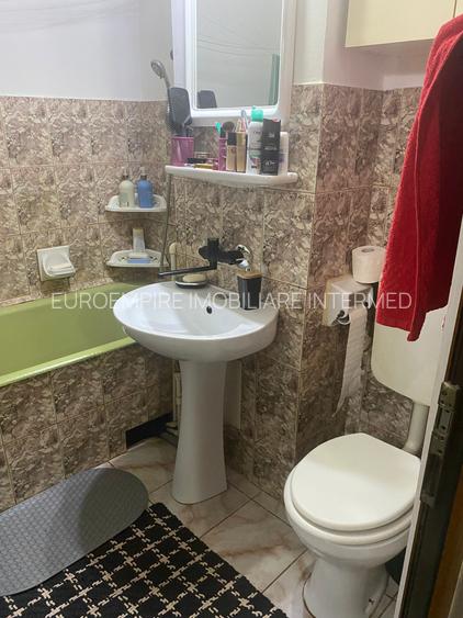 Apartament 2 camere decomandat, zona KM 5 - 15