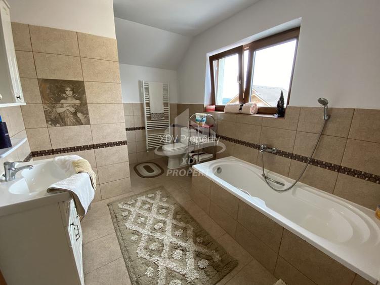 Vila  Frumoasa , individuala ,Sibiu ,6 camere , 5 Bai , mobilata ,utilata - 44