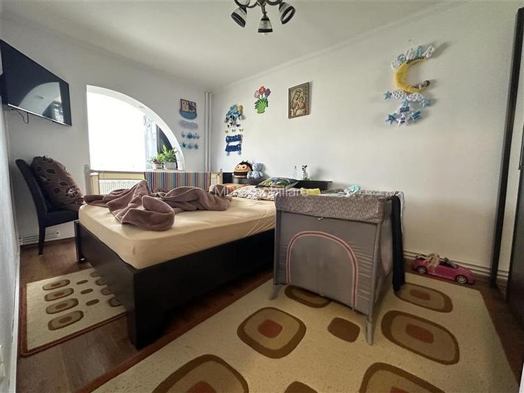 Decomandat cu 2 bai și 2 balcoane la etajul 2 lingă Generală 7 - 8