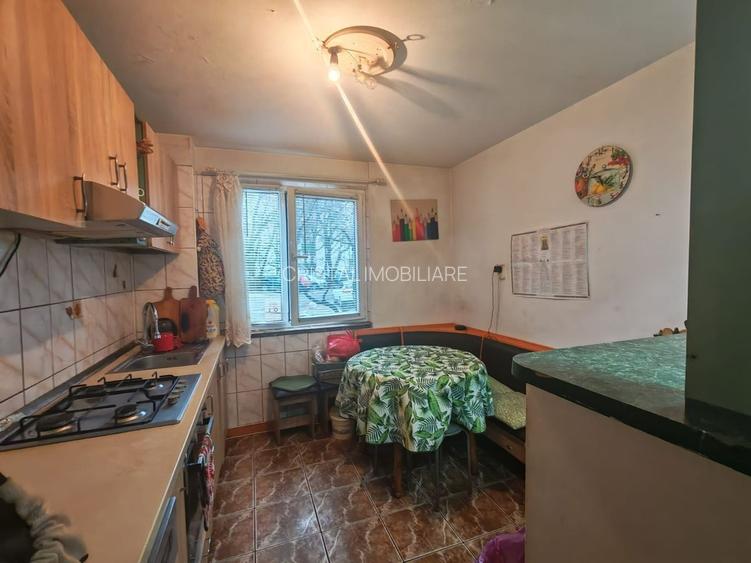 Apartament 3 camere, Brancoveanu, zona Covasna. Loc parcare. - 2