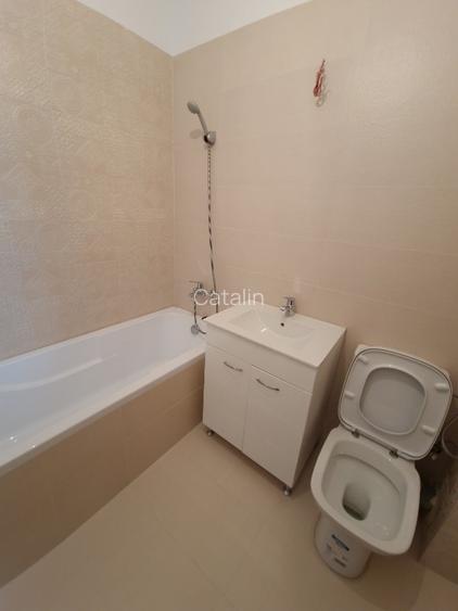 Vând apartament cu 2 camere, decomandat nou  + loc de parcare, situat in complex - 11