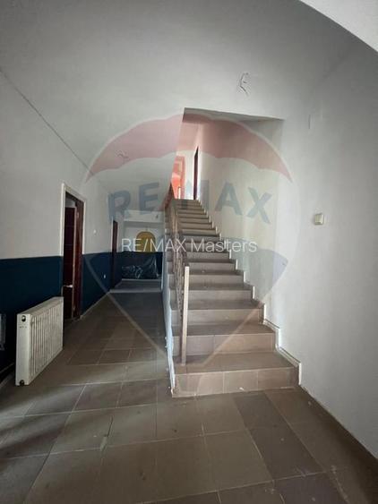 Pensiune/Casă cu 18 camere de vânzare în Campulung Moldovenesc - 11