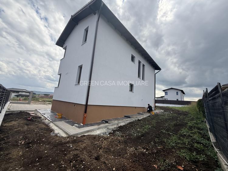 Casă individuală modernă în Dezmir, zonă exclusiv de case noi - 7