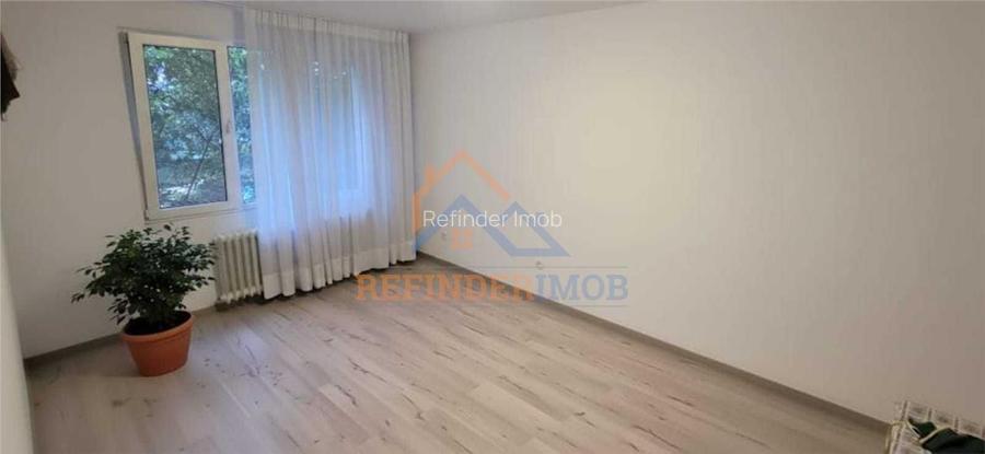 Apartament de vanzare cu 2 camere, zona Titan - 2