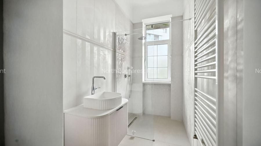 Apartament tip Penthouse 4 camere de inchiriat-Piata Romana - 16