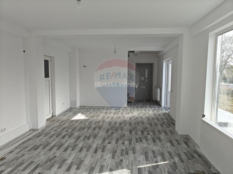 Hala noua 555mp, curte betonata 1000mp, zona de est, de inchiriat - 12