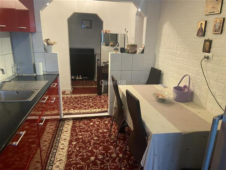 Apartament 2 camere , zona centrala Sala Polivalenta , et 3 8 , decomandat  , 60 - 4