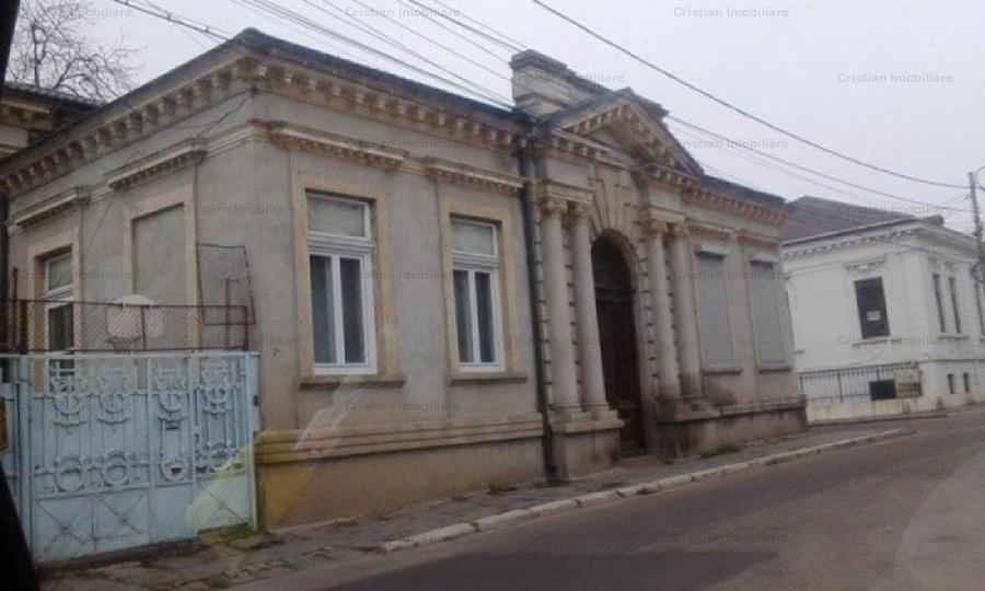 Casa Boiereasca D+P+M pozitie excelenta pe colt zona Centru Istoric
