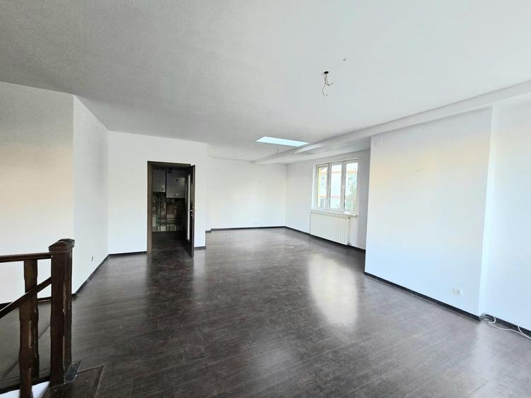 Vanzare duplex, Intrarea Episcopul Radu Nr 9