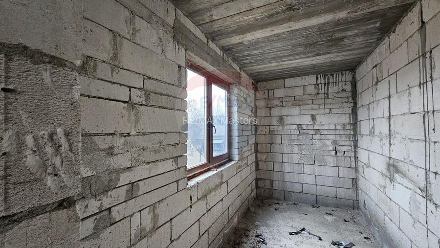 Casă / Vilă cu 12 camere, teren intravilan de 2869mp în Siminicea, SV - 24