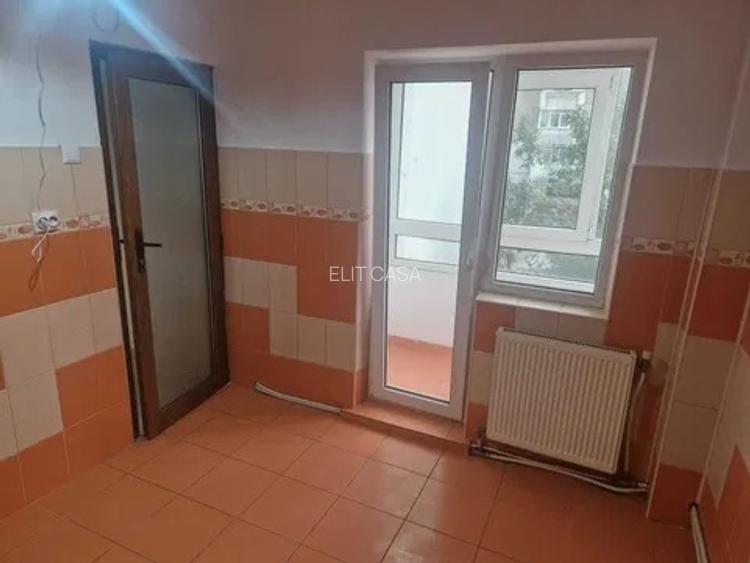 3 camere decomandat, etaj 1, zona Tigarete - 2