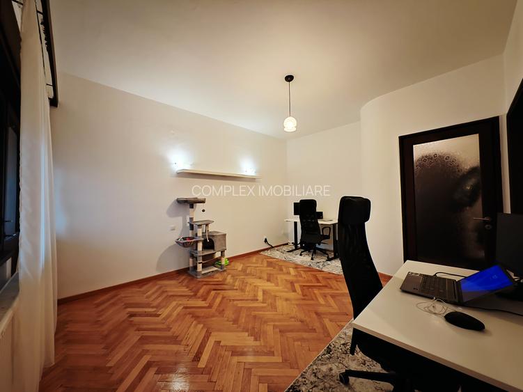 Piata Constitutiei | Poiana Florilor |  Etaj 2 din 4 la cheie | centrala proprie - 15