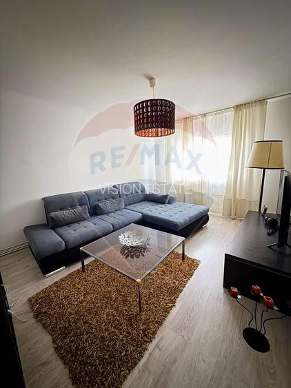 Apartament cu 4 camere de vânzare în zona 1 Mai - 5