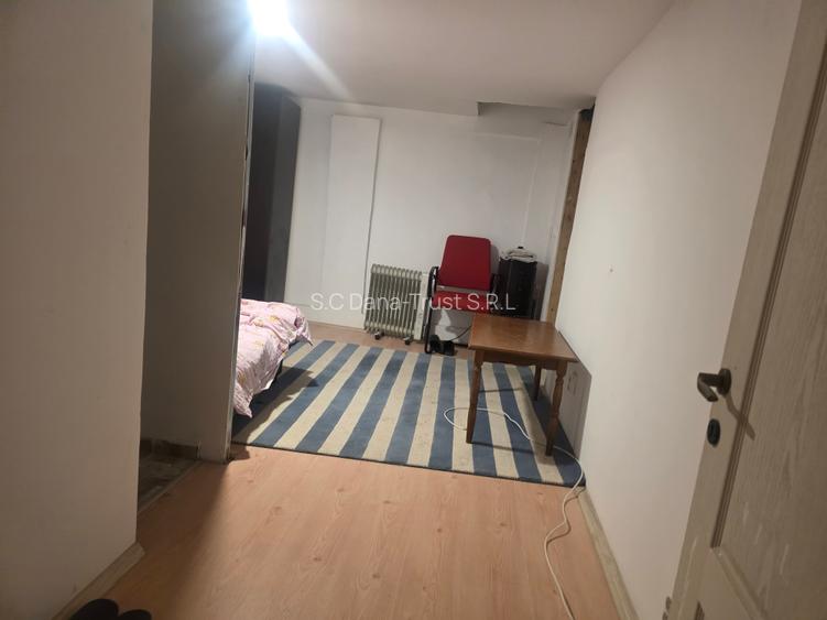 Spații mansardă pentru depozitare - birou - 4