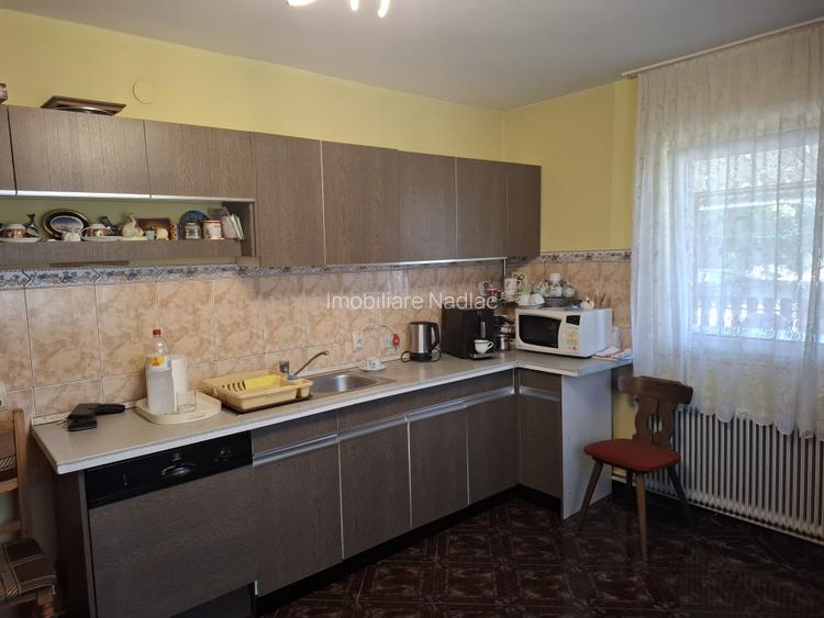 Proprietate mixtă de vânzare în Nădlac – Casă modernă + hală/grajd + teren mare - 9