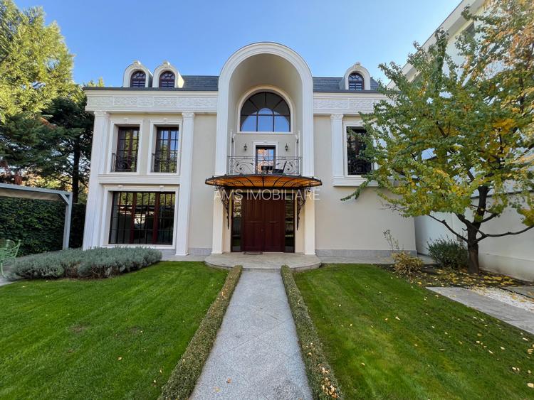 VILA DEOSEBITA / SPATII GENEROASE / CURTE PROPRIE - 54