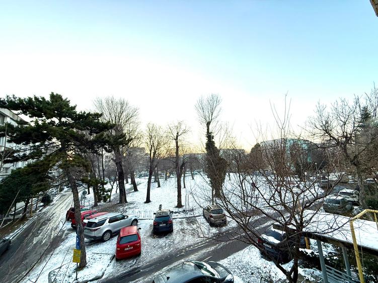 Centru -Colonadelor - 2 camere -centrala gaze - termen lung - 400 Euro - 8