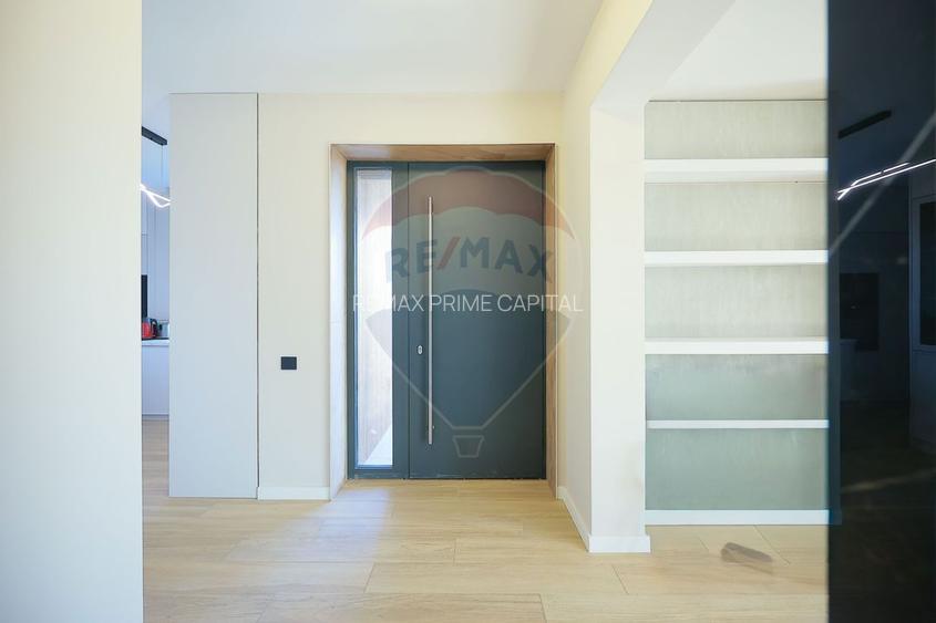 De vânzare Vilă cu 8 camere în Sânmartin, 290 mp util, teren 1100 mp - 5