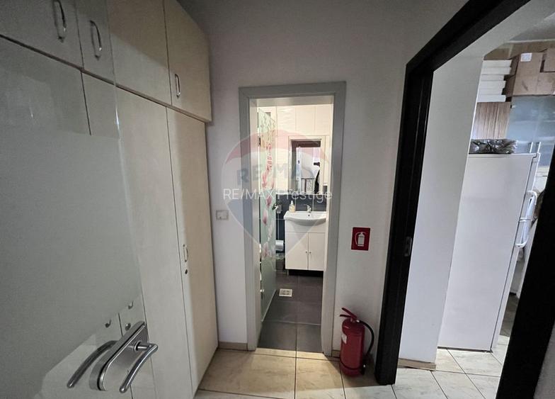 Vila de închiriat 6 camere Piata Victoriei - 15