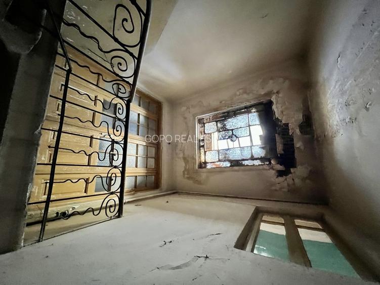 Imobil 2185 mp Centrul Istoric Piata Unirii 500 mp teren vitrina 19 m - 26