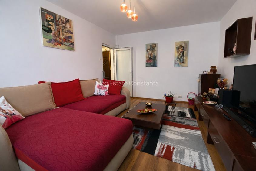 Apartament 3 camere | Decomandat | Etaj 2 | Parcare | zona Poarta 6 - 2