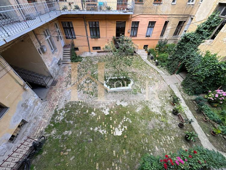 Cladire istorica.Centrala proprie.Curte amenajata cu spatiu verde - 16