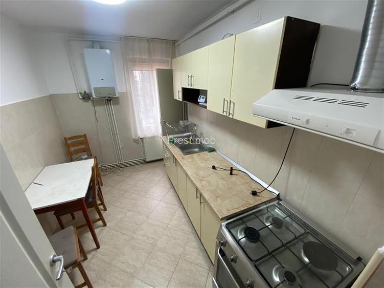 Apartament cu 3 camere de vanzare in Tudor - 2