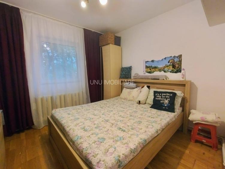 Dacia - Bicaz - 3 camere - mobilat - geam la baie - 4
