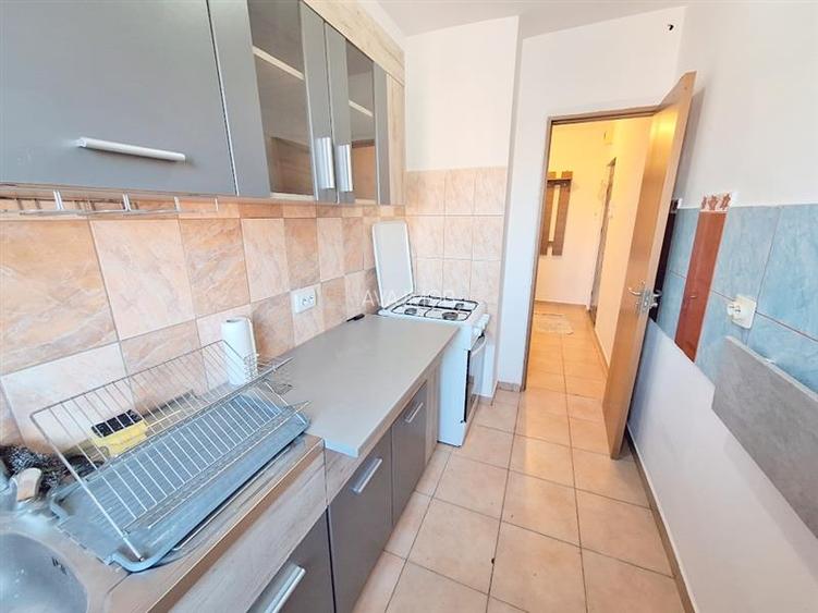 Apartament 2 semidecomandate, zona Milcov - 7