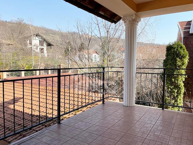 Vila de vanzare pe Malul Crisului, strada Facliei Oradea - 11