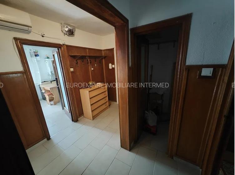 Apartament  3 camere decomandat, zona INEL II - 2