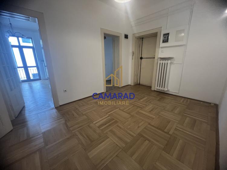 Apartament de închiriat în Piața Victoriei, 115 mp, centrală proprie