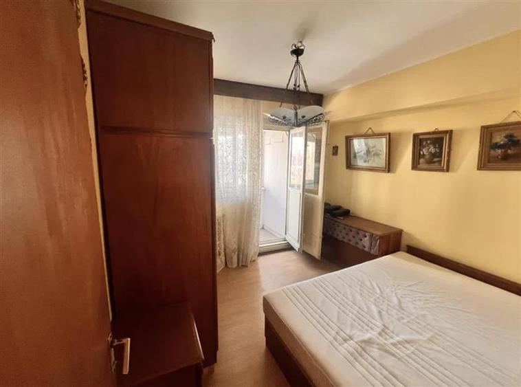 Apartament 4 Camere Semidecomandat Bd.Alexandru Obregia