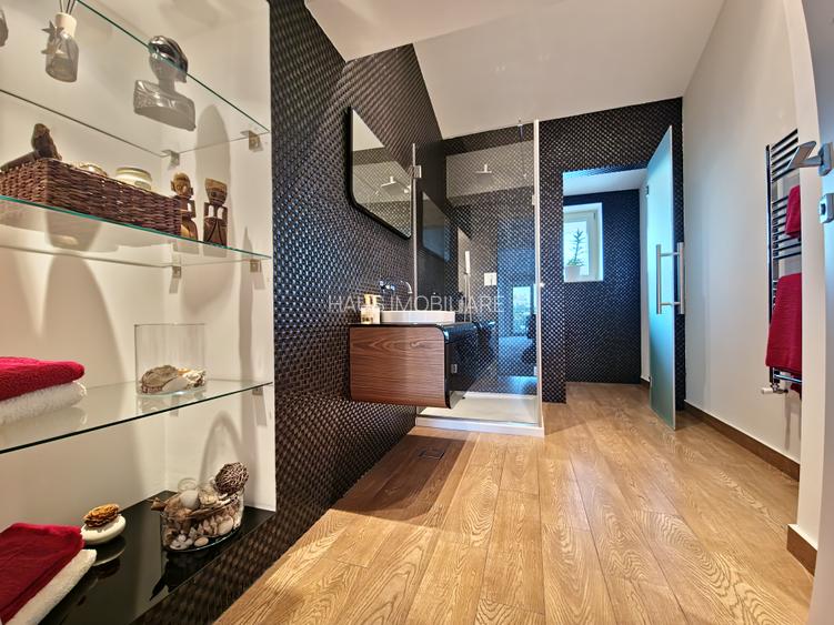 Vila deosebita  la un pas de mare mobilata si utilata - 52