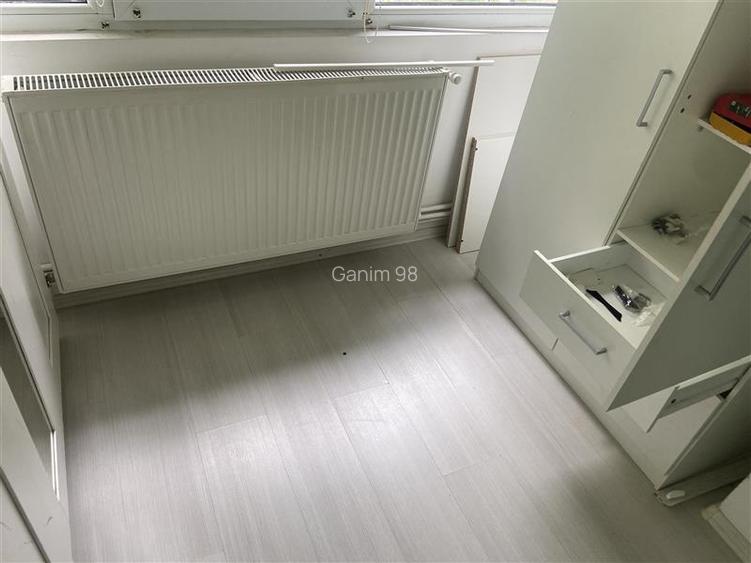 Apartament 3 camere , zona centrala Inspectoratul Scolar,  et 4 4, decomandat , - 8