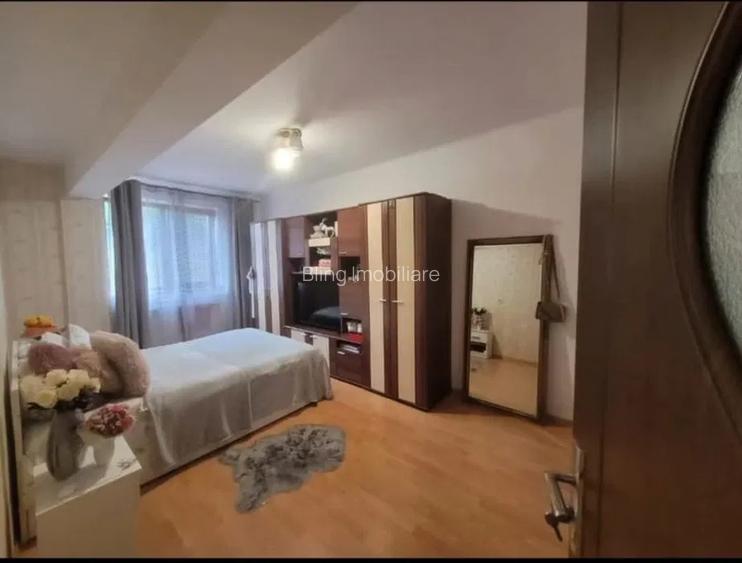 Apartament cu 2 camere, 48 mp, etaj intermediar, zona Petrom - 2