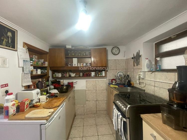 Casa de vanzare  curte propie cu garaj si loc parcare in fata casei  - 10