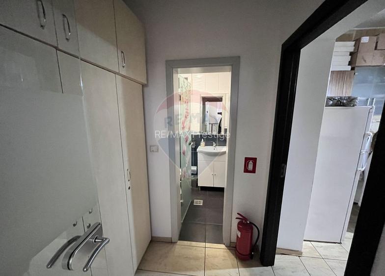 Vila de închiriat 6 camere Piata Victoriei - 15