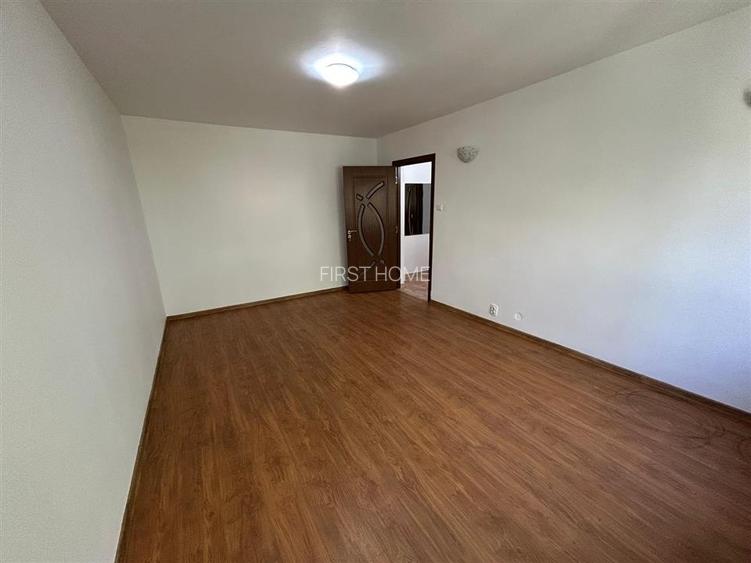 Apartament cu 3 camere de vanzare, zona Piata Moldovei - 2