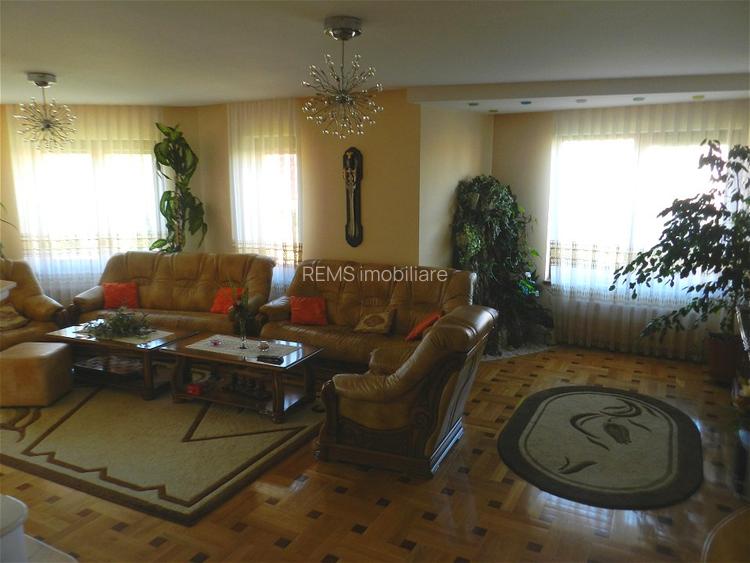 Casa de vanzare, 6 camere, teren 900 mp, Europa - 3