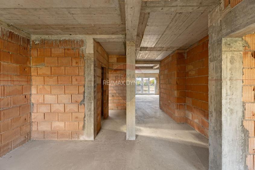 Casă la roșu cu teren generos, 500 mp, situată pe strada Ostașului - 6