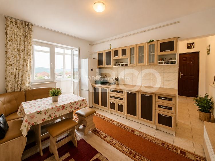 Apartament de vanzare 2 camere balcon etaj 2 in Avrig zona Sticla - 2