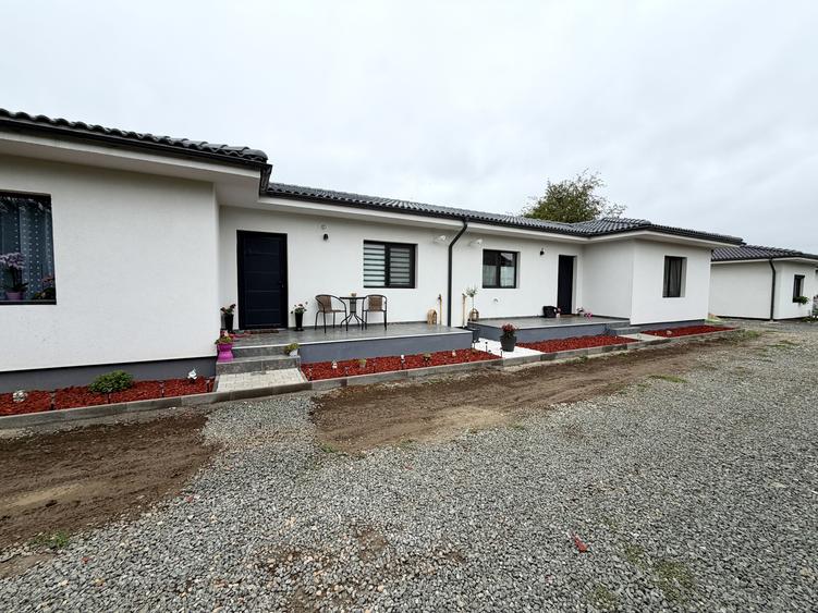 Duplex elegant, 3 camere, 70 mp utili, 300 mp teren - Sanandrei