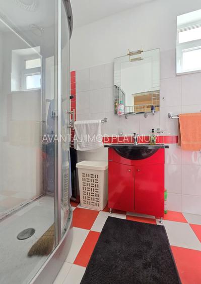 Eminescu - Petrom, constructie 2007, singur curte, 6 camere, 260mp teren - 18