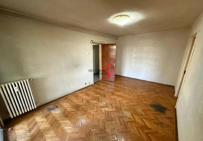4 camere Titan Costin Georgian Metrou