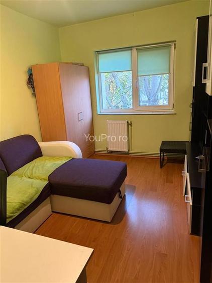 Decomandat cu 3 camere etaj 3 zona Soarelui - 5