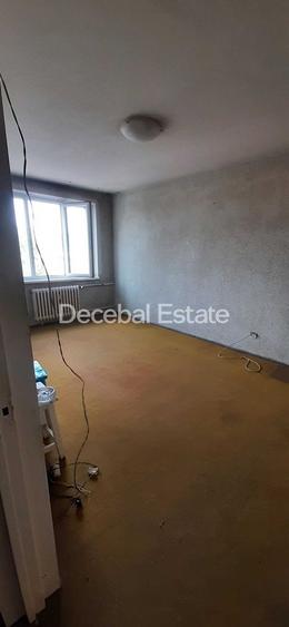 Metrou Titan 3 camere decomandat etaj intermediar bloc reabilitat