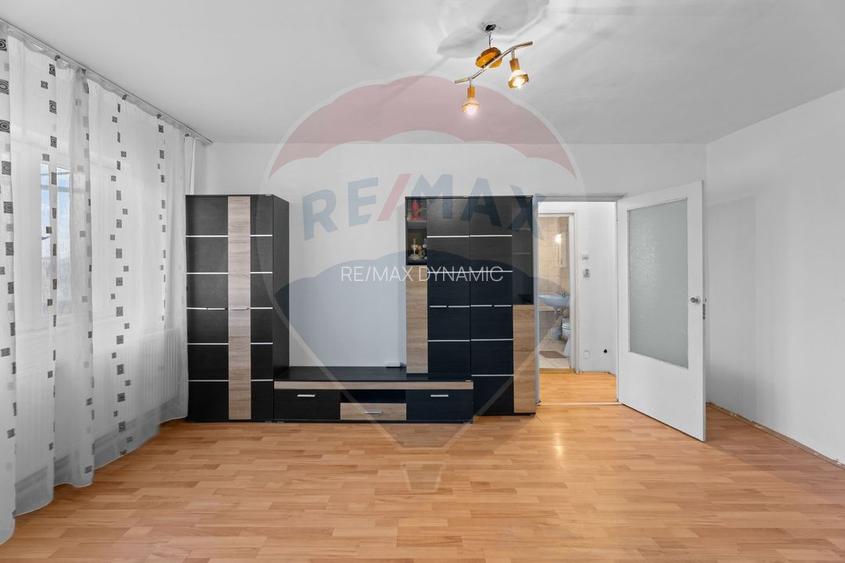 Apartament cu 2 camere de vânzare - zona Alfa - 2