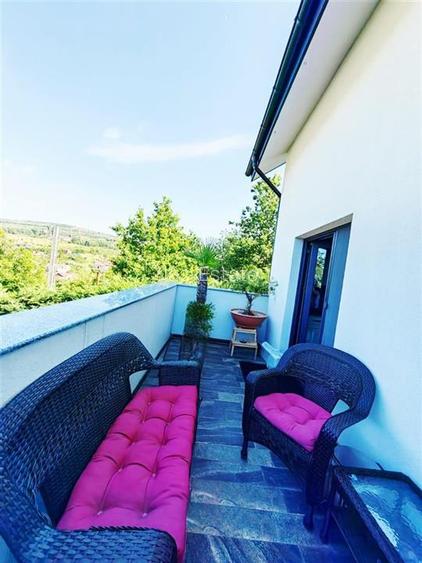 Casa de vanzare cu priveliste frumoasa - 16