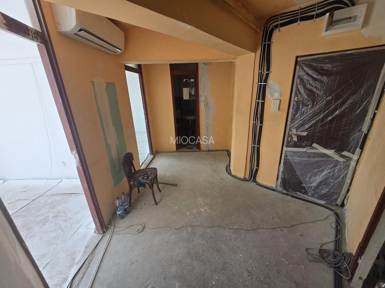 Langa Sud Plaza. Decomandat. Centrala proprie. 2 Balcoane, Debara. - 13